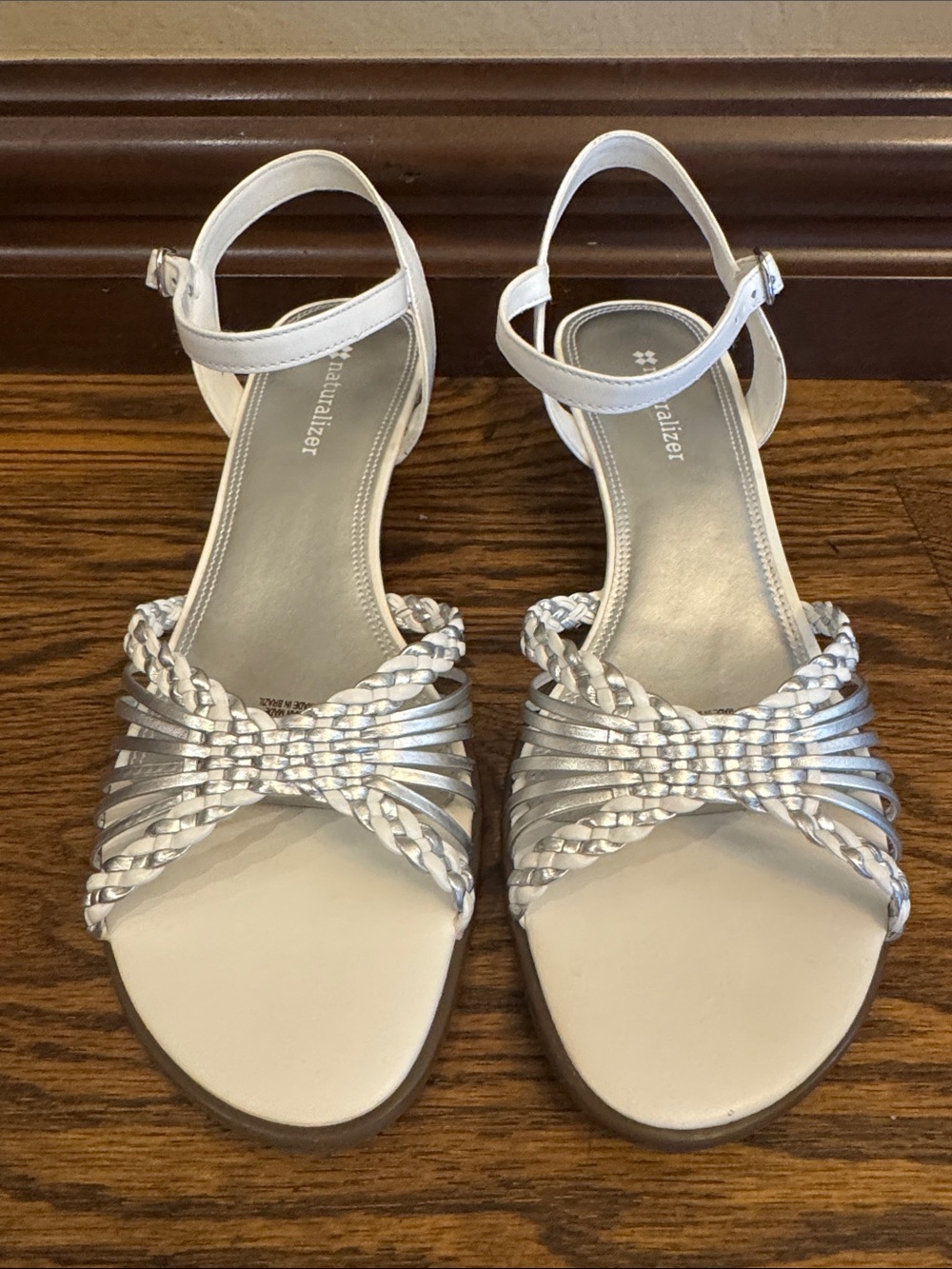 Naturalizer White & Silver Dressy Slingback Strappy Sandals Heels Size 9M